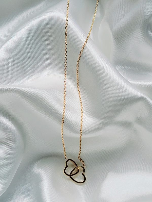 Collier entre 2 coeurs
